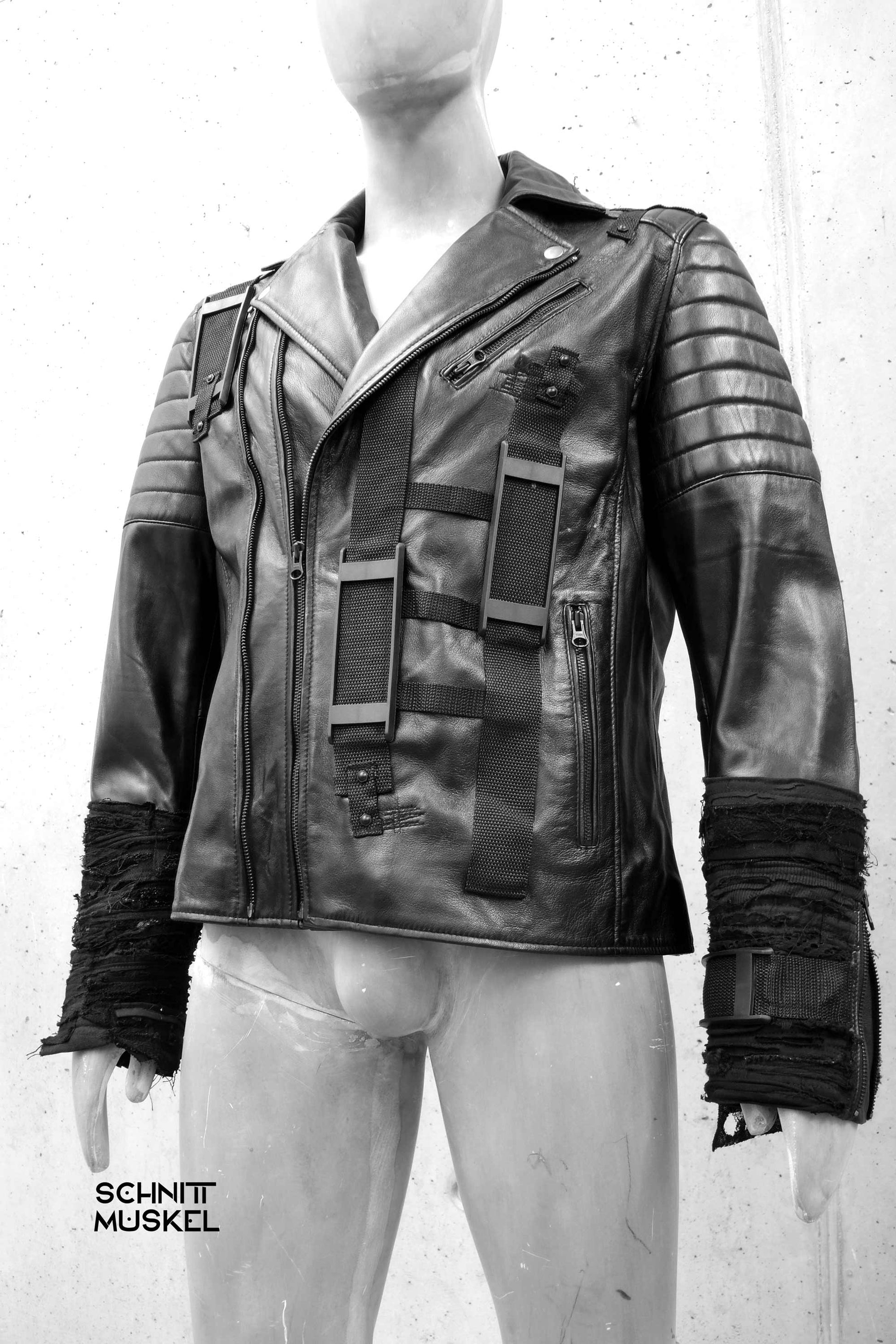 Darkcyber Lederjacke, Darkcyberfashion, Cyberfashion, Bikerjacke, Bickerjacke Unikat, Unikatlederjacke, Customm Lederjacke, Gothicjacke, Metalkutte, Stagewear