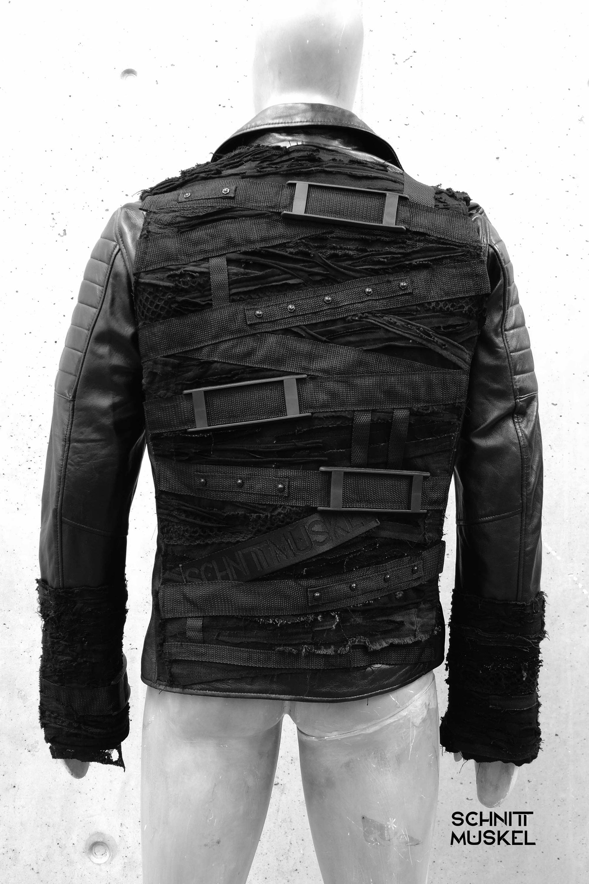 Darkcyber Lederjacke, Darkcyberfashion, Cyberfashion, Bikerjacke, Bickerjacke Unikat, Unikatlederjacke, Customm Lederjacke, Gothicjacke, Metalkutte, Stagewear