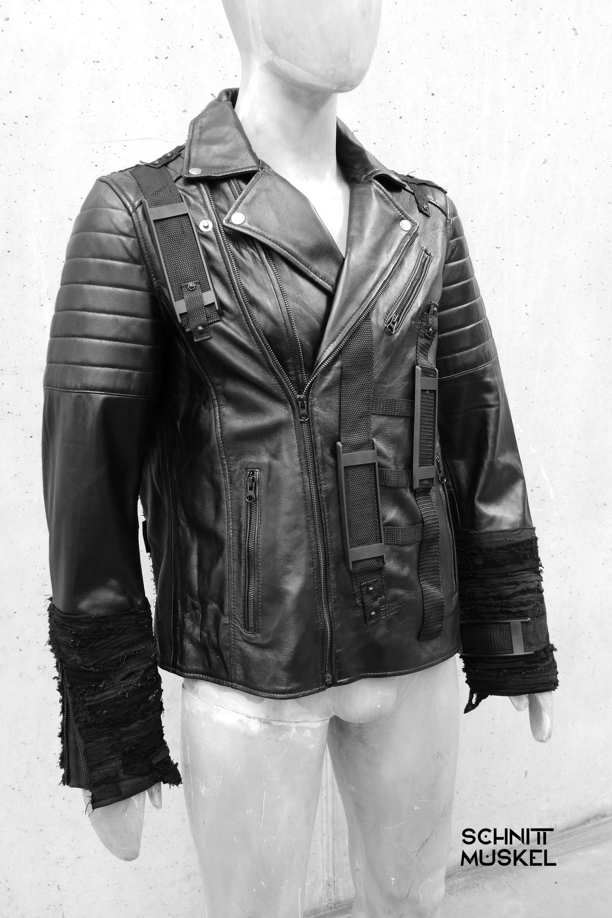 Darkcyber Lederjacke, Darkcyberfashion, Cyberfashion, Bikerjacke, Bickerjacke Unikat, Unikatlederjacke, Customm Lederjacke, Gothicjacke, Metalkutte, Stagewear