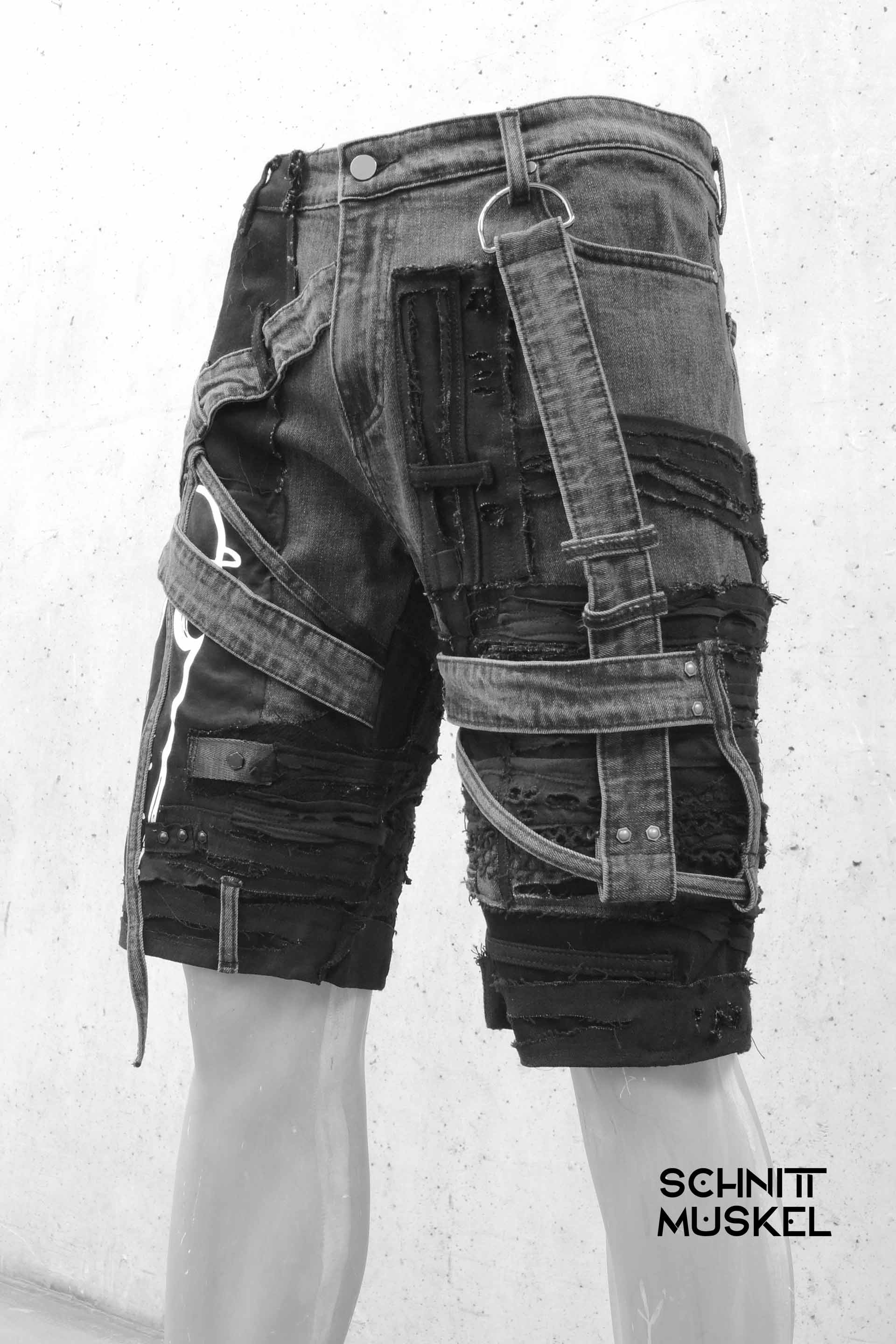 Unikatshorts, Gothic Shorts, kurze Hose Gothic Style, Stagewear, Bandoutfit, Gothichose für Männer, darkcyber, postapocalyptic fashion